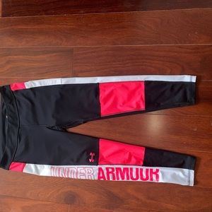 Under armour leggings. Lightly worn with pockets.